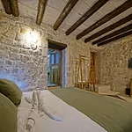 Vigneron Cave 5*