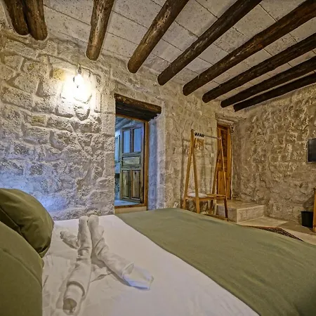 Vigneron Cave 5*