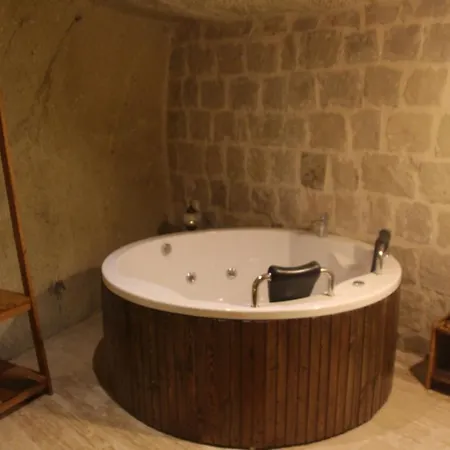 Vigneron Cave 5*